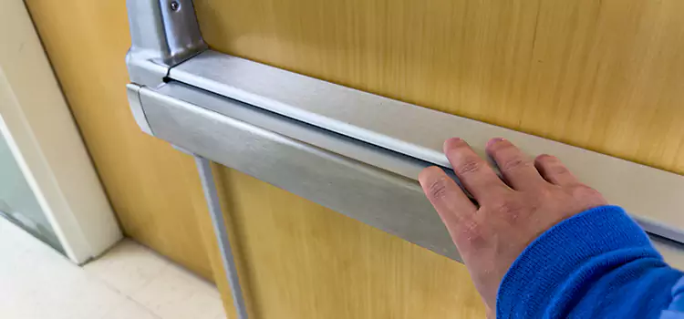 Installing a Push Bar on a Door Sainte-Brigitte-de-Laval