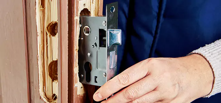 Garage Door Lock Replacement Sainte-Brigitte-de-Laval